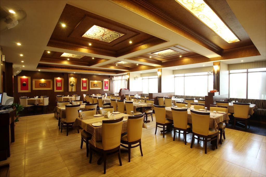 Surya Royal Hotel Кота Экстерьер фото